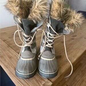 Women's Waterproof Winter Lace-Up Boots with Faux Fur tall